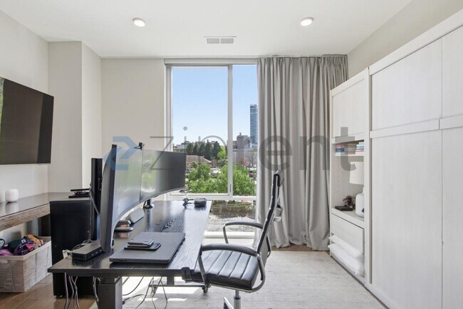 Building Photo - 214 Hunt St