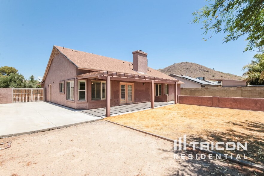 Building Photo - 1519 E Sequoia Dr