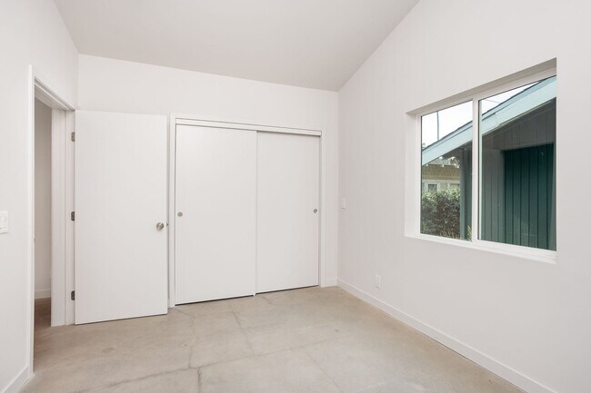 Building Photo - 126 1/2 Franklin Ct