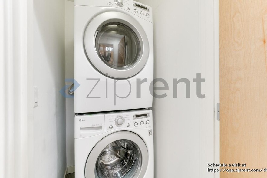 Building Photo - 321 21st Ave