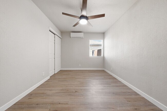 Building Photo - Large Brand New Remodeled 1 Bedroom unit with Washer Dryer Hookups - MUST SEE!!!
