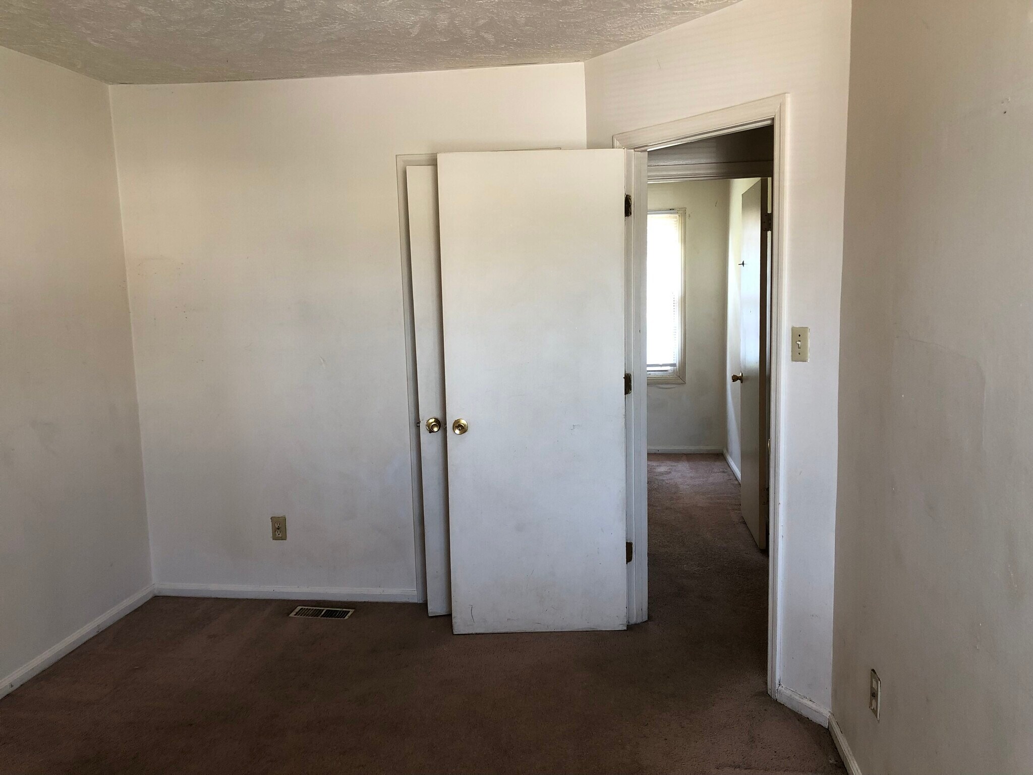 Building Photo - 421 Cumbrian Ct