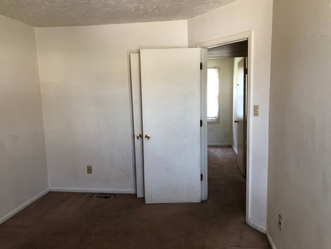 Building Photo - 421 Cumbrian Ct