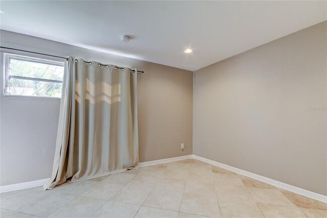 Building Photo - 6515 Orchard Dr N