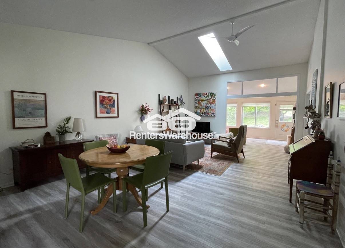 Building Photo - 10845 Lexington Dr