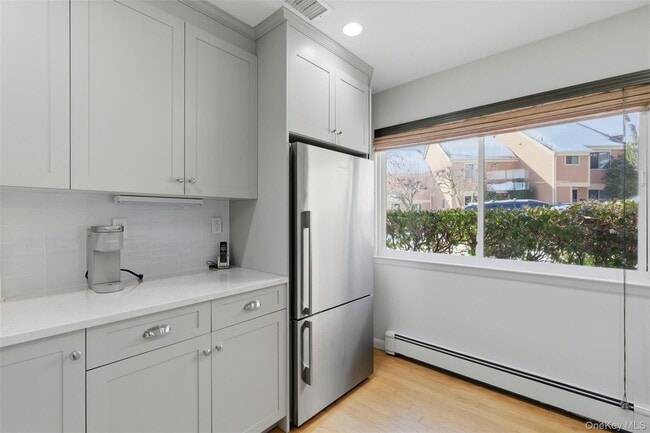 Building Photo - 10 Bayberry Ln