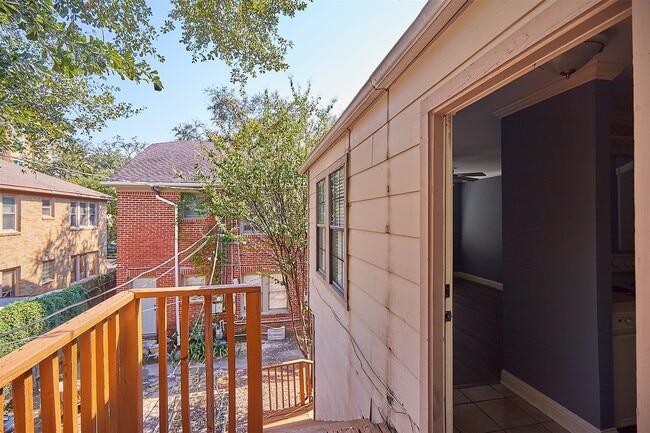 Building Photo - 2634 Peckham St