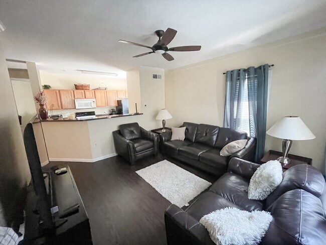 Building Photo - Nicely Furnished 1-Bedroom Condo with Granite Charm and Poolside Relaxation in Bradenton!"