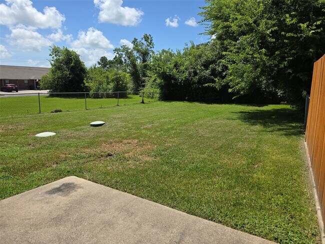 Building Photo - 17415 Fir Rd