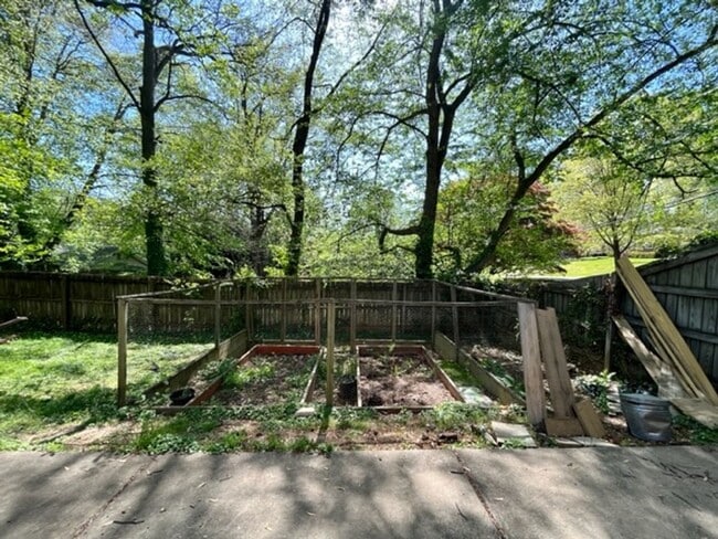 Building Photo - 3700 Woodridge Ave
