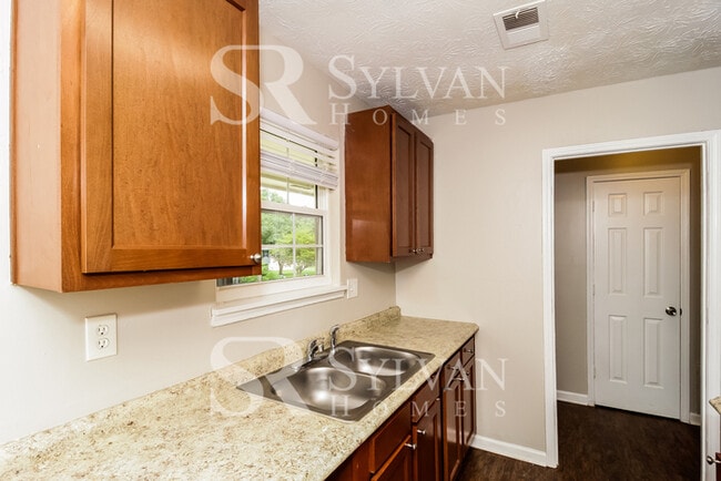 Building Photo - Where Charm Meets Comfort