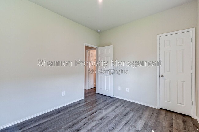 Building Photo - 407 E Avenue G