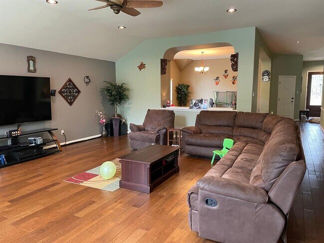 Building Photo - 209 Monahans Dr