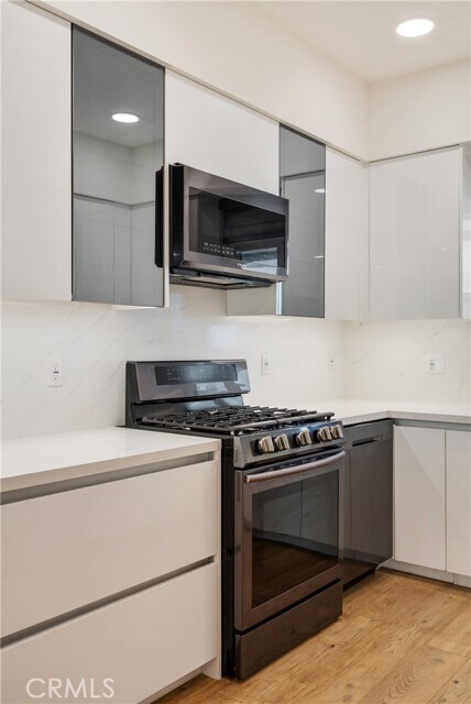 Building Photo - 820 S Wilton Pl