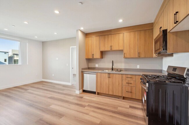 Building Photo - 10806 Blix St