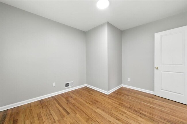 Building Photo - 1195 Starline Dr