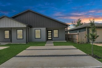 Building Photo - 9806 Nedwald St