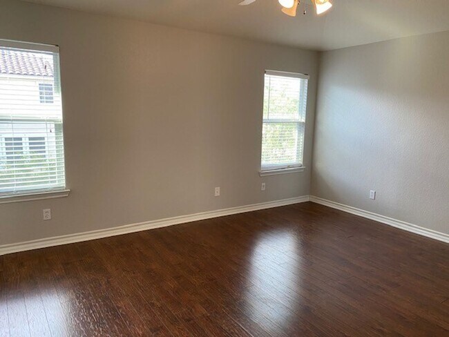 Building Photo - Rental in the Villas!