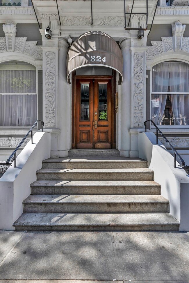 Building Photo - 324 E 50th St