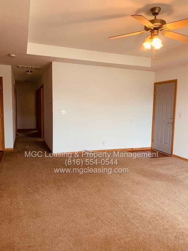 Building Photo - 105-107 Golfview Dr