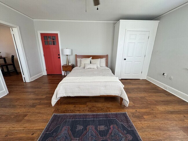 Building Photo - Pre-Leasing for the 26-27 School Year! - A...