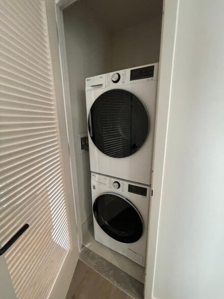 Building Photo - 77 Commercial St