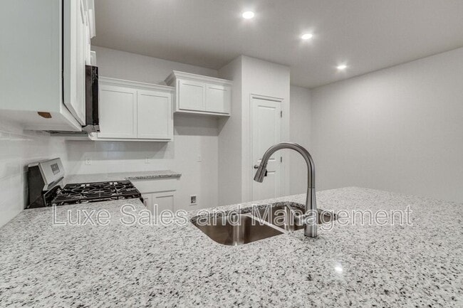 Building Photo - 11613 Mackenzie Wy