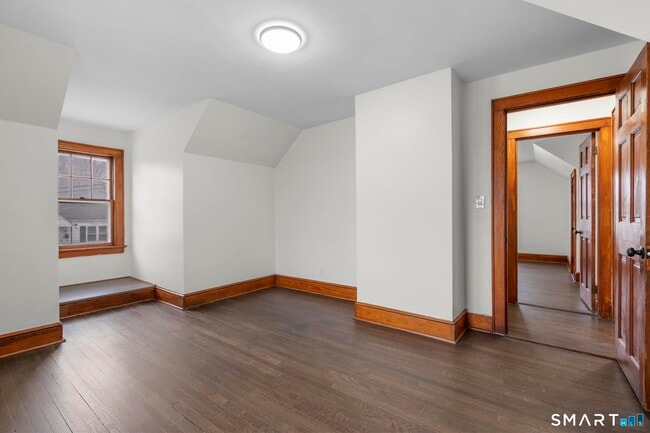 Building Photo - 37 Byrneside Ave