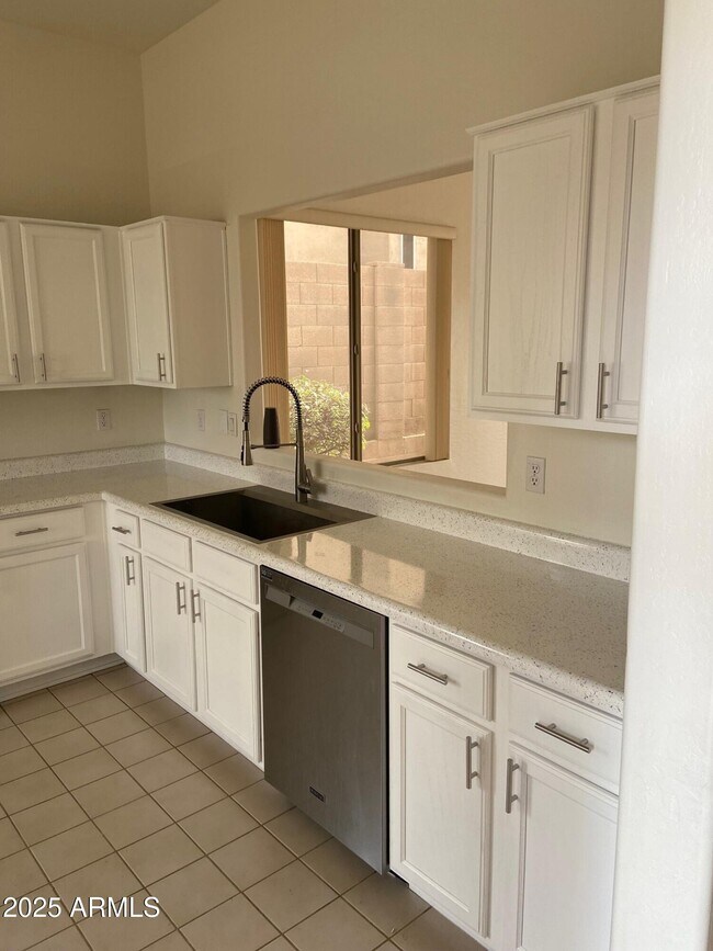 Building Photo - 10447 E Morning Star Dr