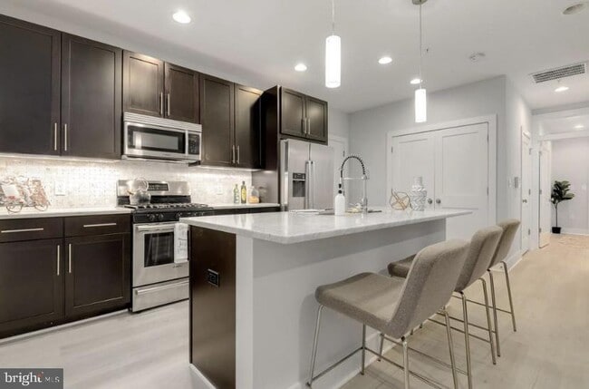 Building Photo - 1700 Euclid St NW