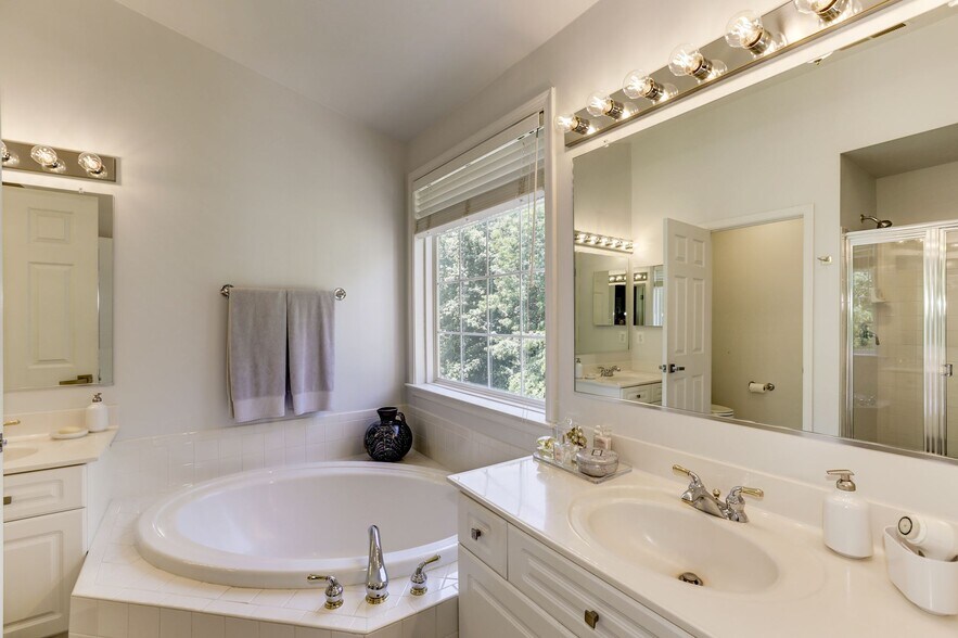 Building Photo - 5742 Governors Pond Cir