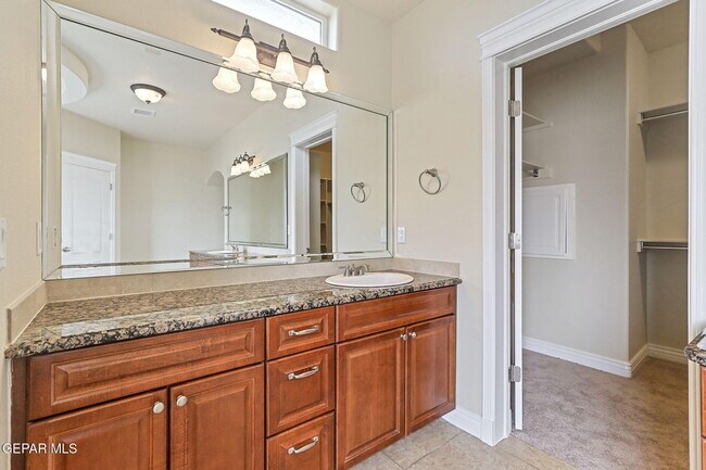 Building Photo - 6285 Wildwood Ct