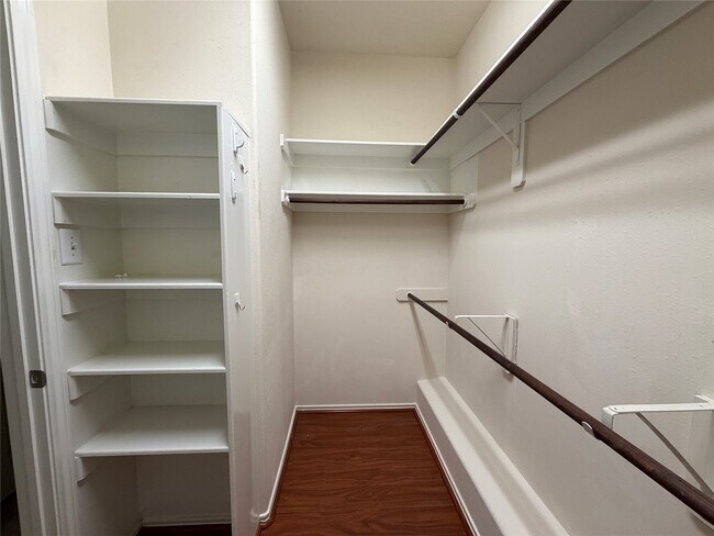 Building Photo - 6826 Pheasant Oak Dr