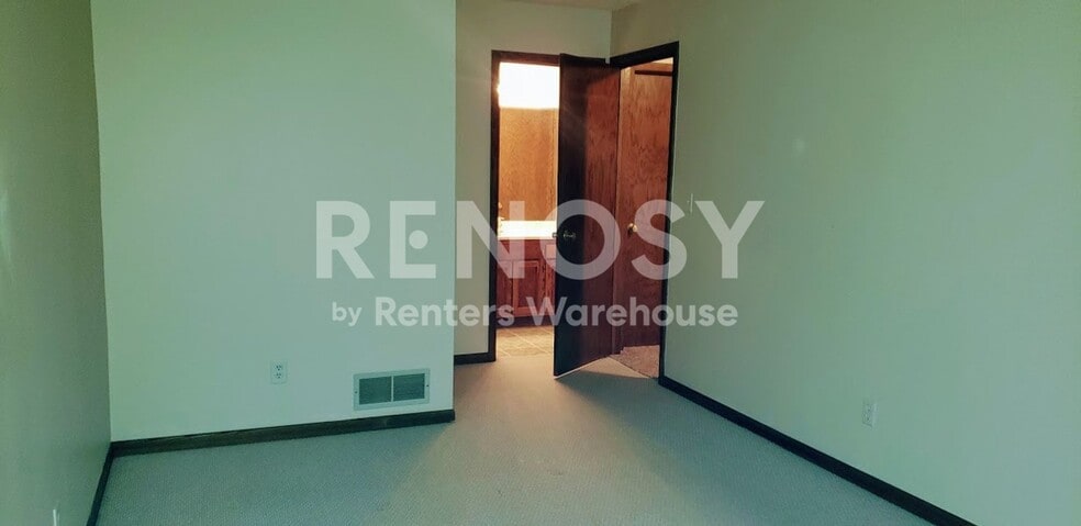 Building Photo - 2323 Amberwood Dr