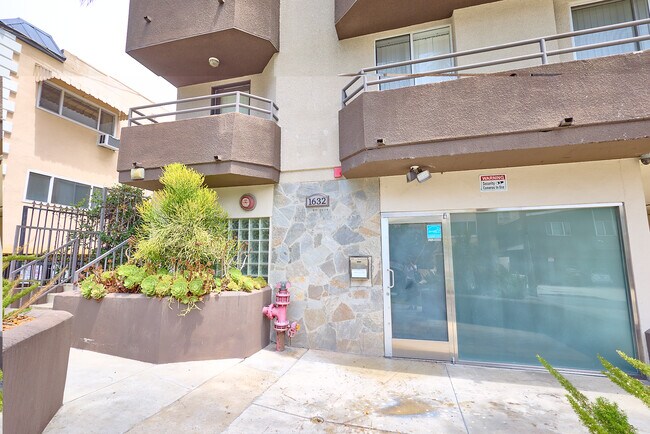 Building Photo - 1632 N Formosa Ave