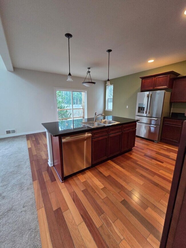 Building Photo - Beautiful 3-Bed Home with Private Yard and Modern Upgrades