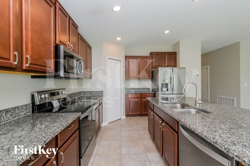 Building Photo - 6117 Tremeza Pl