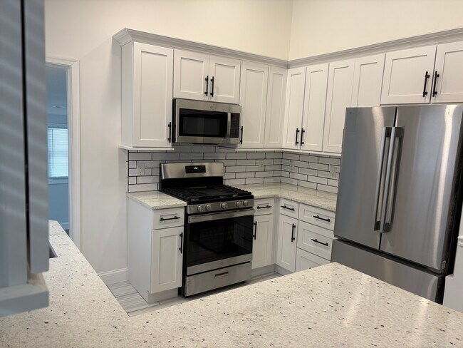 Building Photo - 93 Hazlet Ave