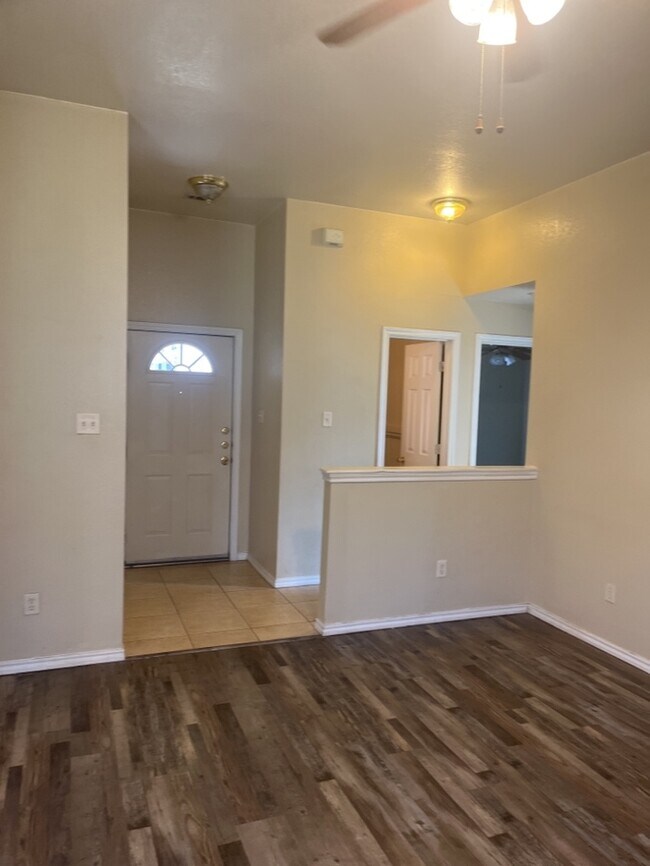 Building Photo - Eagle Mountain ISD ! 3/2/2 Large yard ! Split bedrooms