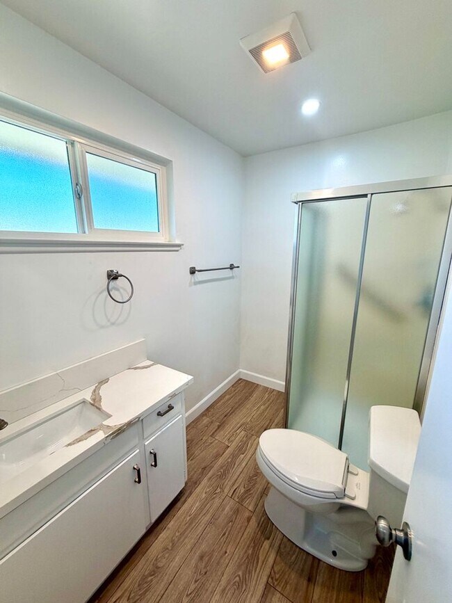 Building Photo - Beautifully Remodeled 2 Bed / 2 Bath Condo in Westarms – Prime Claremont Location!