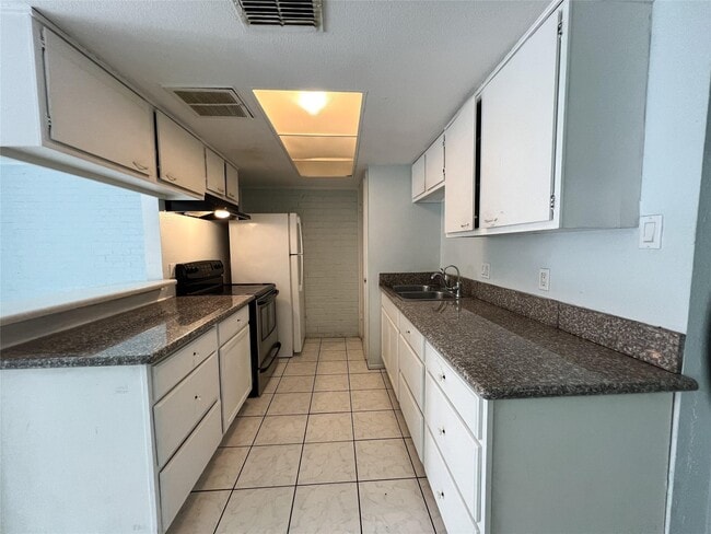 Building Photo - 7247 Cook Rd