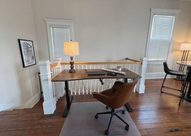 Building Photo - 2 BED | 2 BATH | PRIVATE FRONT AND BACK PORCH | MIDTOWN