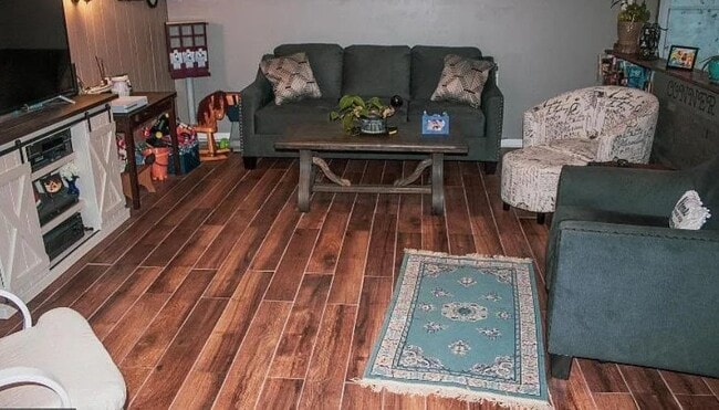 Building Photo - 542 Wartman St