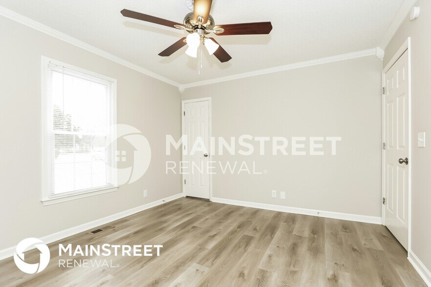 Building Photo - 324 Mayflower Dr