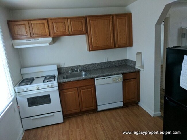 Building Photo - Live close to University Hospital!