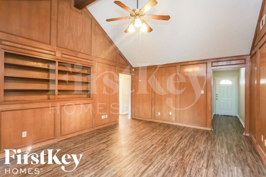 Building Photo - 2104 Homecraft Dr