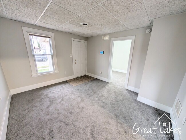 Building Photo - $200 OFF FIRST MONTH'S RENT - Cozy 2 Bedro...