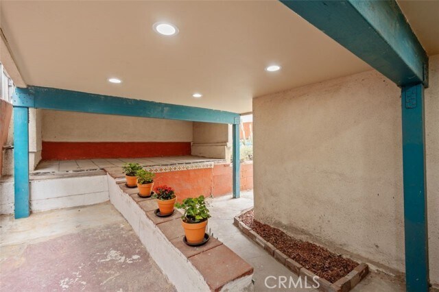 Building Photo - 832 Cypress Ave