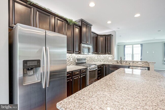 Building Photo - 1048 Regency Pl