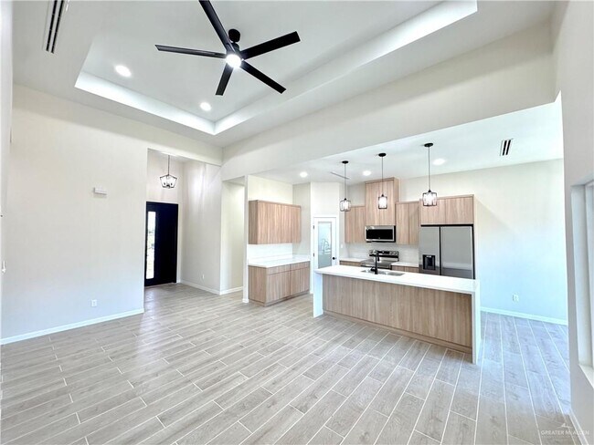 Building Photo - 32 Durango Dr